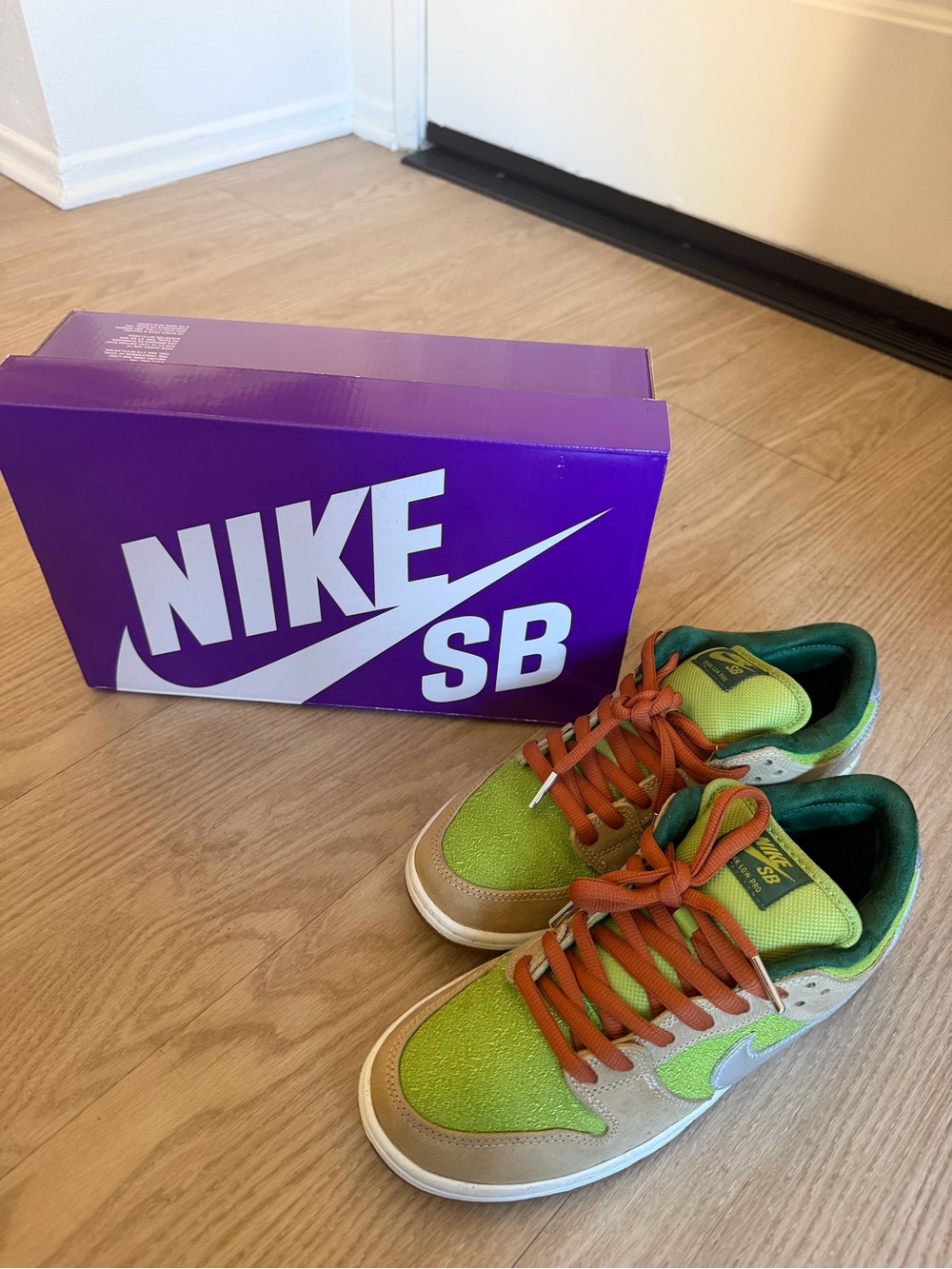 NEW Nike SB Dunk Low ‘Escargot’ Men’s Size 9 w/ original box